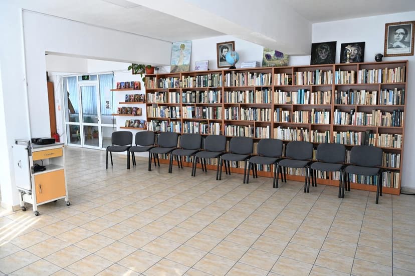 Interior bibliotecă