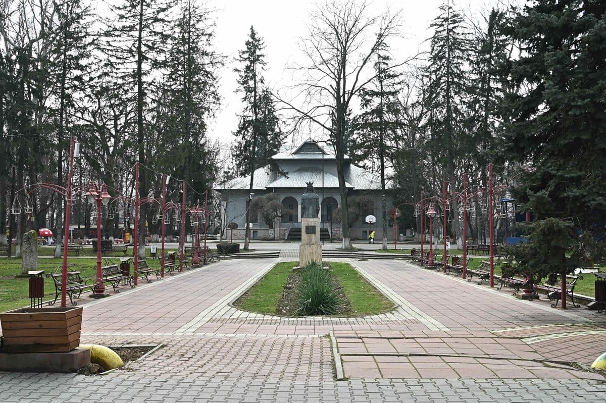 Parcul Central Găești